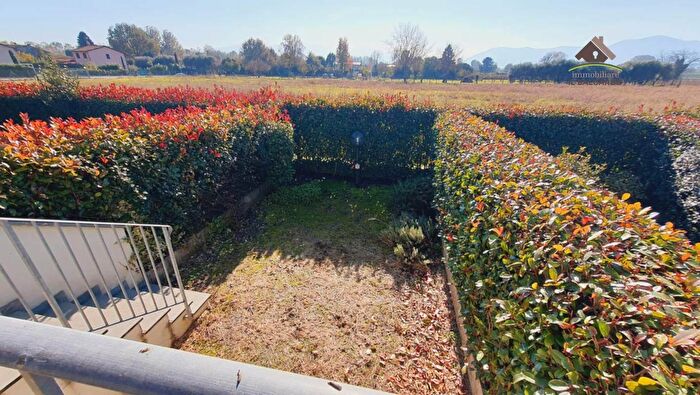 Casa quadrilocale in vendita in Lucca