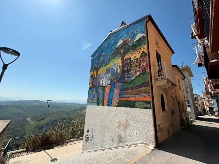 Casa quadrilocale in vendita in Via Livio Parlatore, Orsogna
