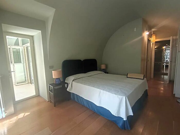Appartamento con 5 locali in affitto in Firenze