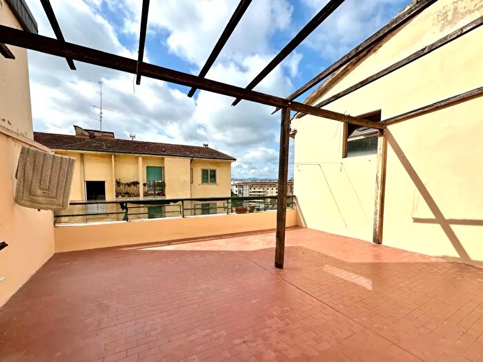 Appartamento trilocale in vendita in Via Luigi Michelazzi, Firenze