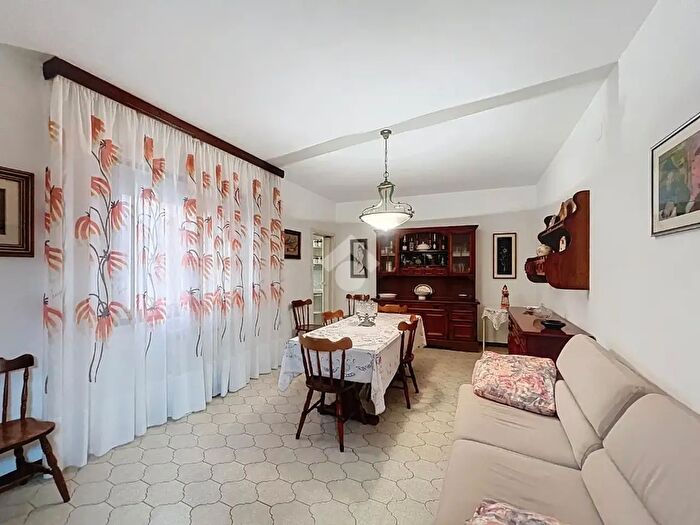 Appartamento con 5 locali in vendita in Via Cottoni, Sorso