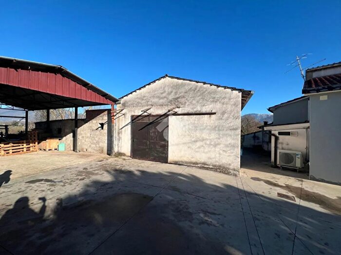 Casa quadrilocale in vendita in Via Mezzanotte, Cassino