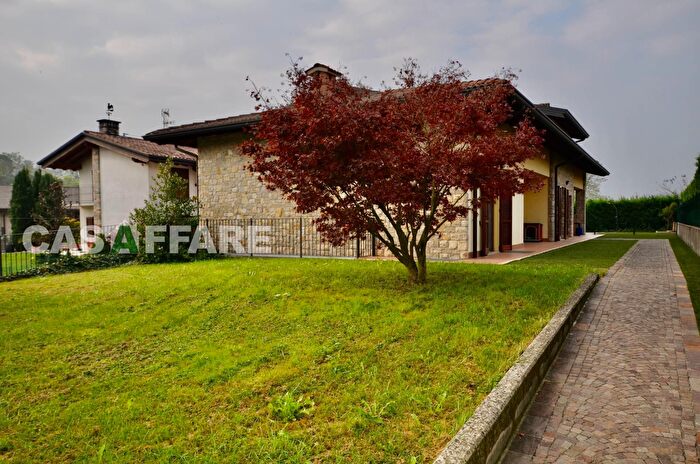 Casa con 8 locali in vendita in Via Mansueto Astori, Albano SantAlessandro