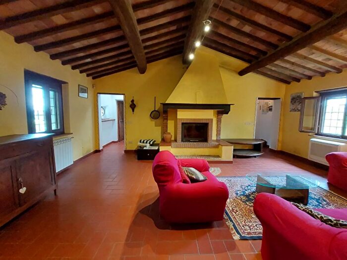 Casa con 5 locali in vendita in Pontedera
