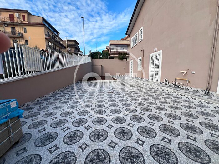 Appartamento trilocale in vendita in Via Sortino, Roma