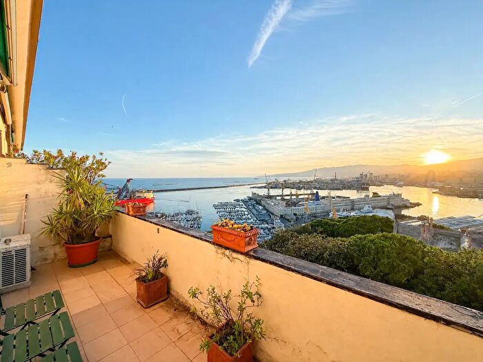 Appartamento con 6 locali in affitto in Via Miramare, Genova
