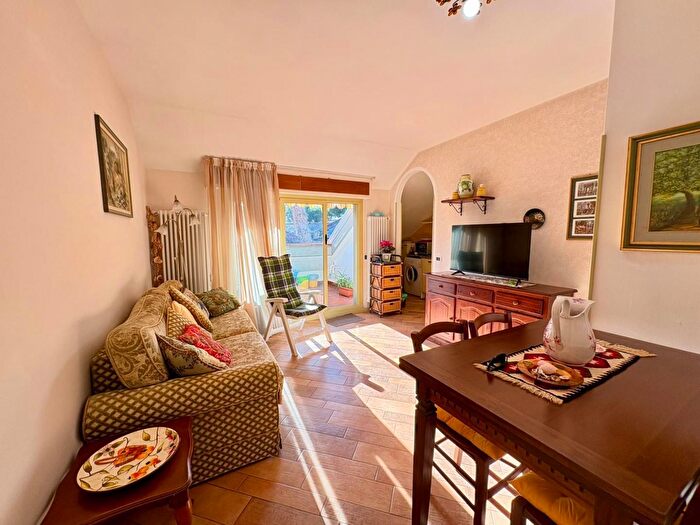 Appartamento trilocale in vendita in Le Roma, Massa