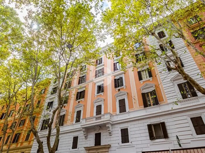 Appartamento trilocale in vendita in Via Merulana, Roma