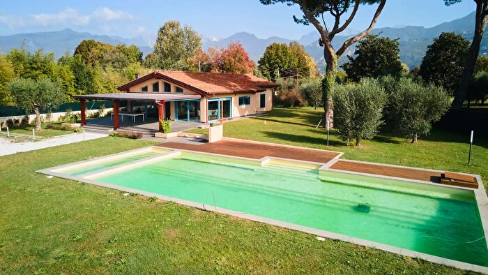 Casa in vendita in Forte Dei Marmi