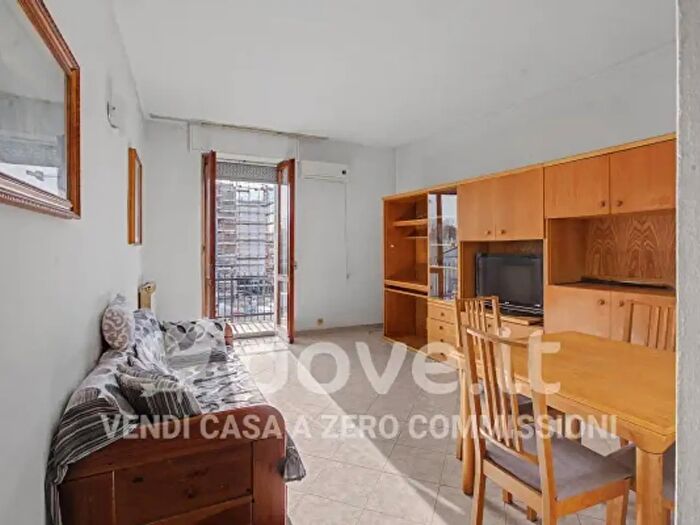 Appartamento trilocale in vendita in Via Val Gardena, Milano