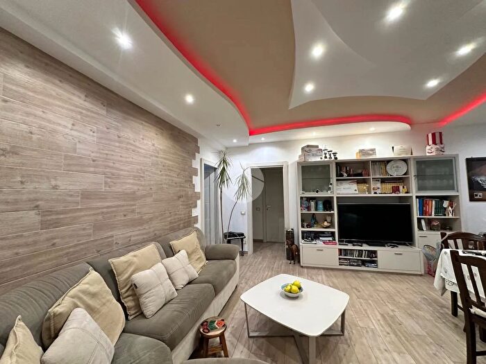 Appartamento trilocale in vendita in Via Villagrazia, Palermo