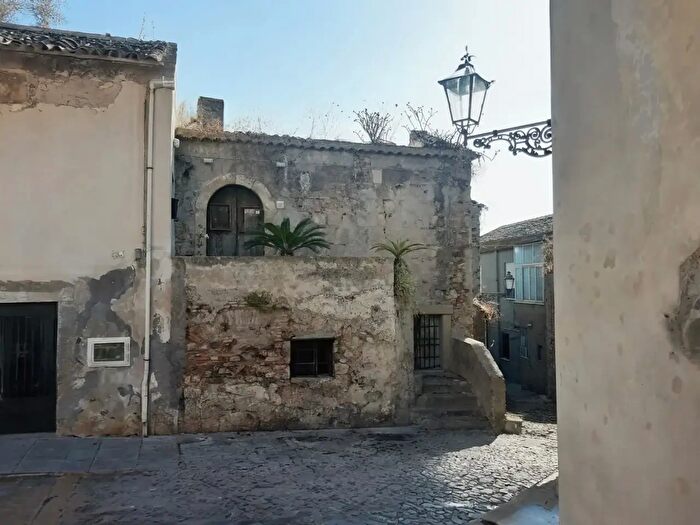Casa con 8 locali in vendita in Via Trieste, Torregrotta