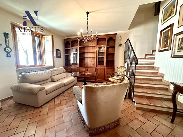 Casa con 6 locali in vendita in Cartoceto