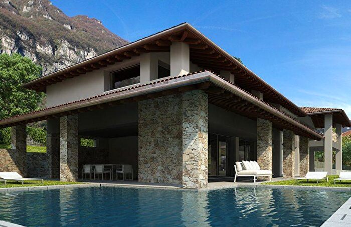 Casa bilocale in vendita in Via delle Mele Tremezzina Residenziale, Tremezzina