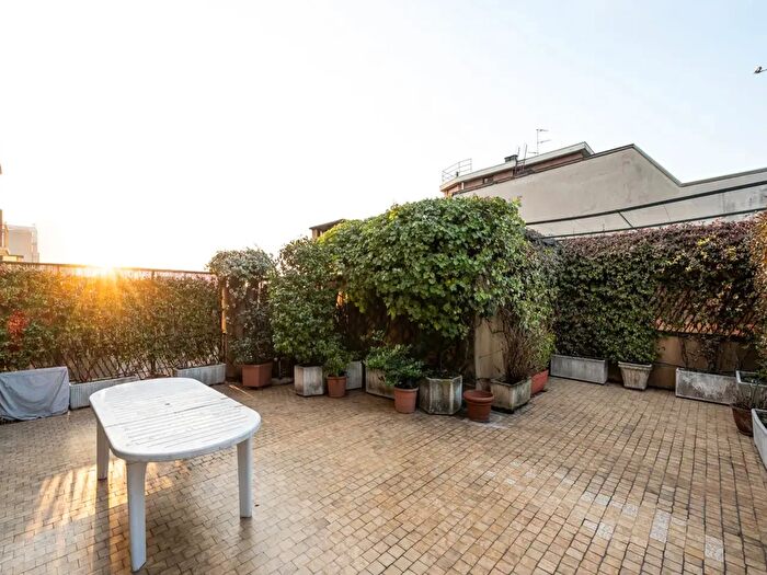 Appartamento quadrilocale in vendita in Via Giovanni Battista Fauchè, Milano