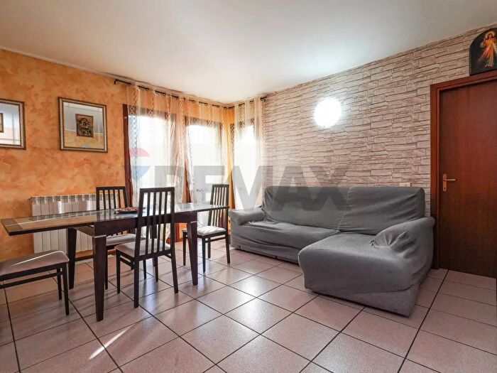 Appartamento trilocale in vendita in Via Castegnate, Terno DIsola