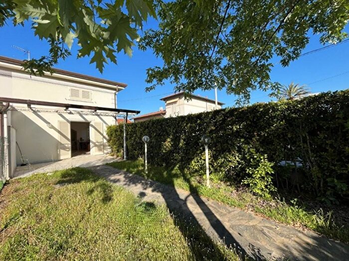 Casa con 6 locali in vendita in Pietrasanta