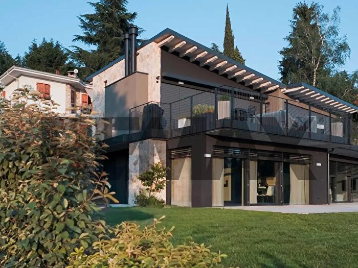 Appartamento trilocale in vendita in Loc Cà Montagna, San Zeno Di Montagna