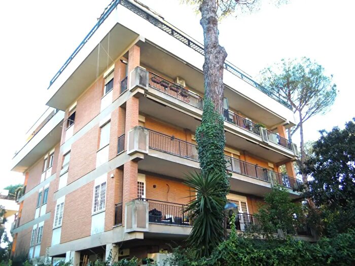 Appartamento con 5 locali in vendita in Via Cassia, Roma