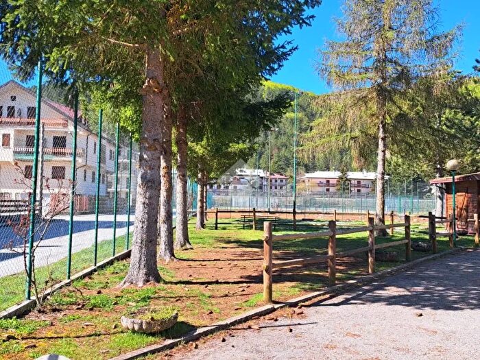 Appartamento trilocale in vendita in Viale dei Tigli, Roccaraso