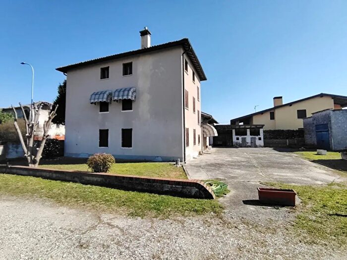 Casa con 7 locali in vendita in Via Bodi, Cassola