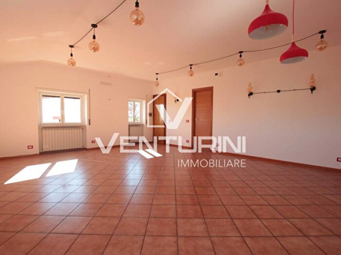 Appartamento trilocale in affitto in Via Olginate, Valle Muricana, Roma