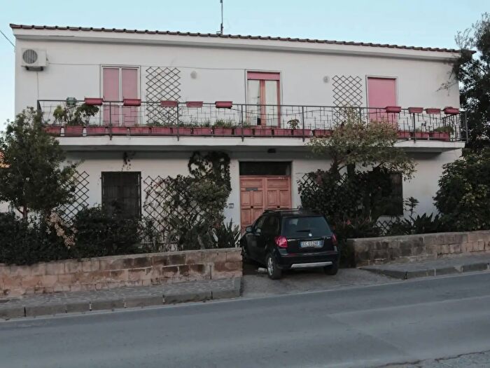 Casa con 10 locali in vendita in Viale Olimpico, Bacoli
