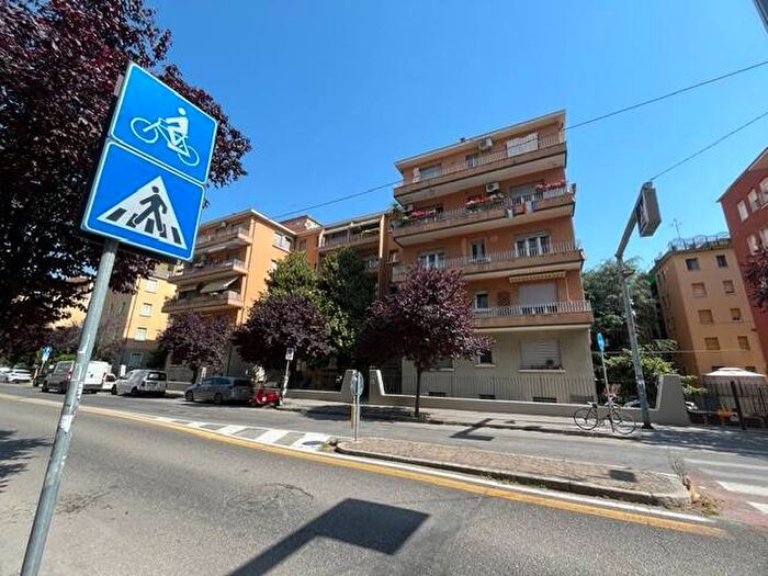 Appartamento trilocale in affitto in Via Giuseppe Mezzofanti, Murri, Bologna