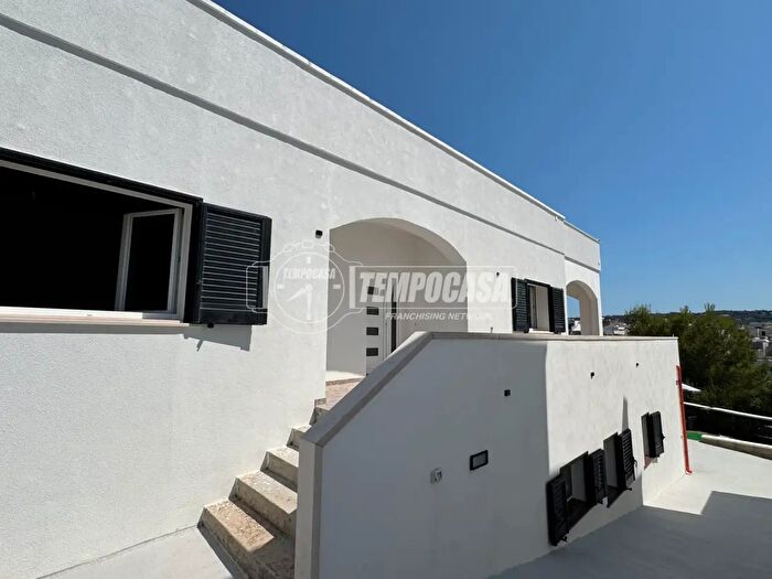 Appartamento con 6 locali in vendita in Via P Ruggeri d, Castrignano Del Capo