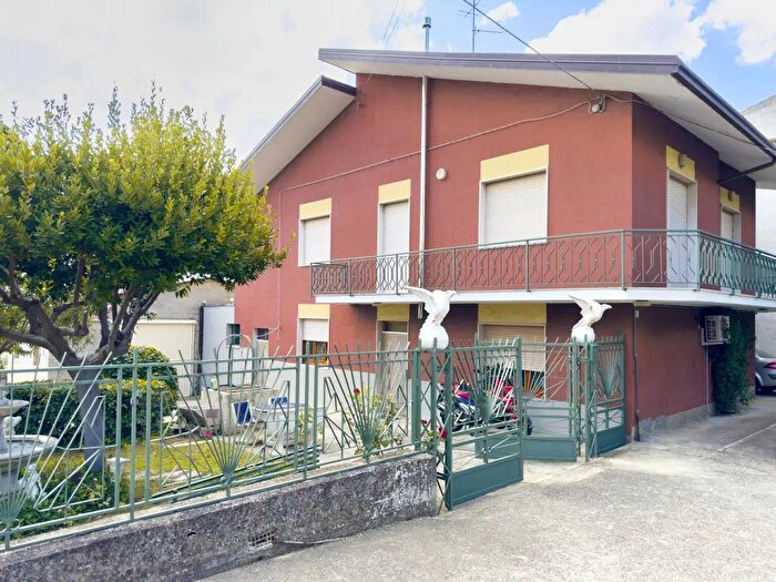 Casa quadrilocale in vendita in Via degli Italici, Ortona