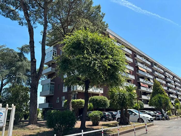 Appartamento trilocale in vendita in Viale Bruno Pelizzi, Roma