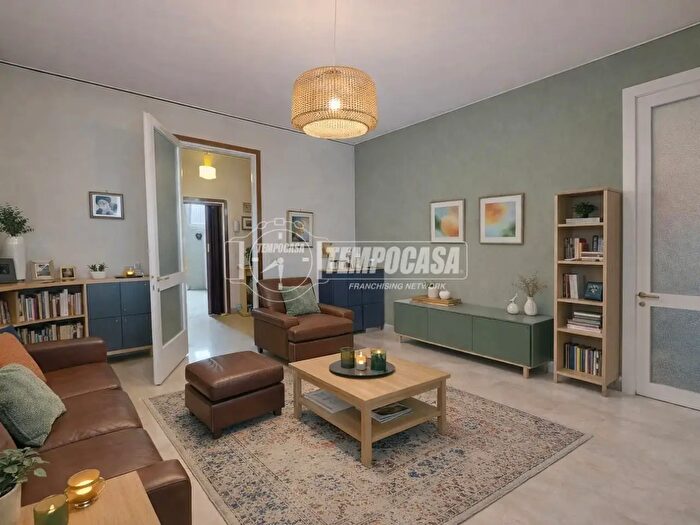 Appartamento trilocale in vendita in Via Carlo Cicogna Mozzoni, Milano