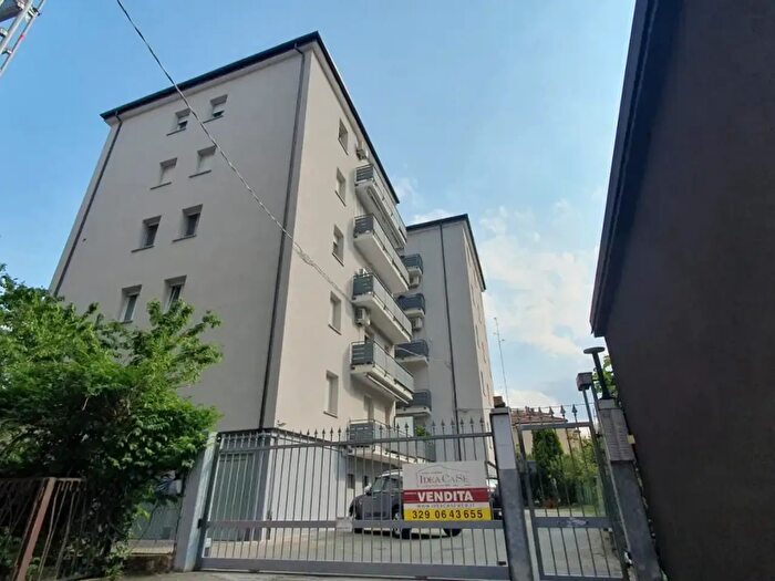 Appartamento quadrilocale in vendita in Via Sassi, Modena