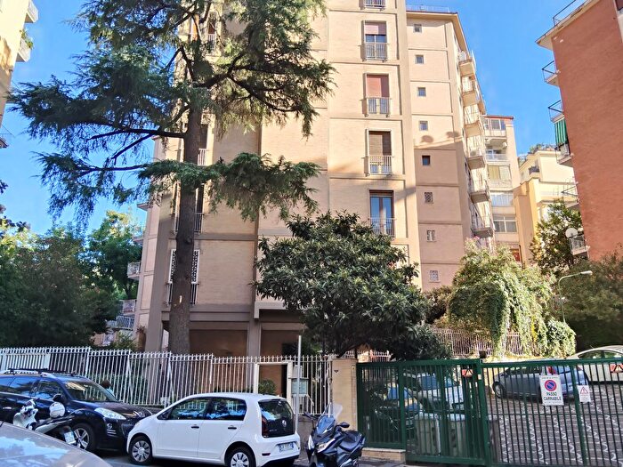 Appartamento con 6 locali in vendita in Viale Raffaello, Napoli