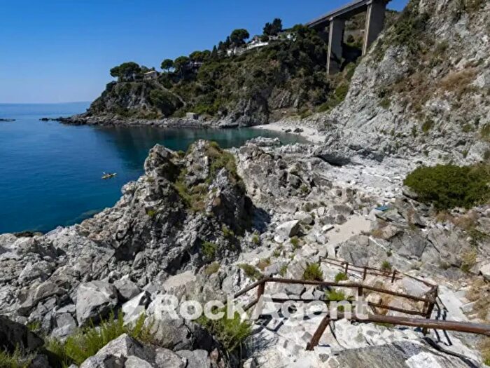 Appartamento quadrilocale in vendita in Via San Martino, Staletti