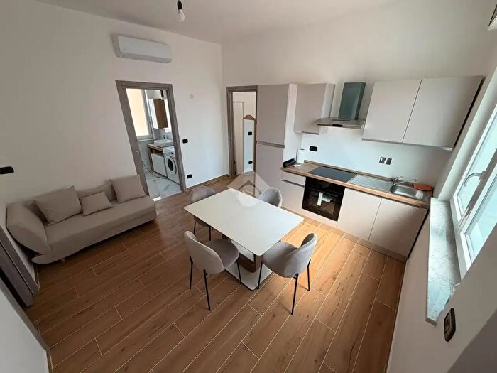 Appartamento trilocale in affitto in Via Monastir, Torino