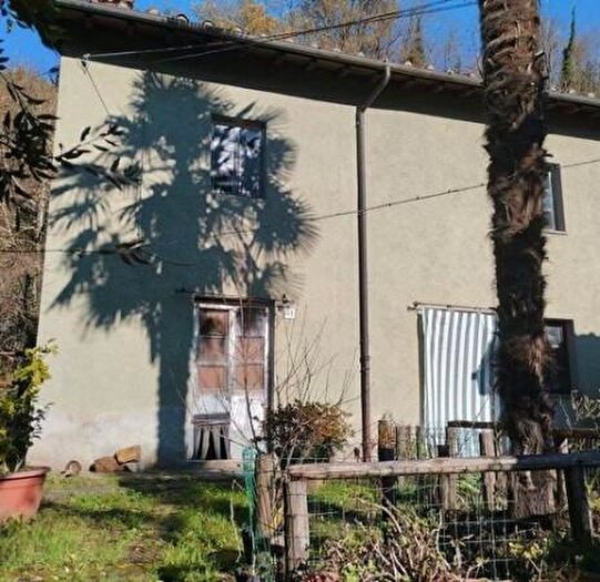 Casa con 6 locali in vendita in Bagni Di Lucca