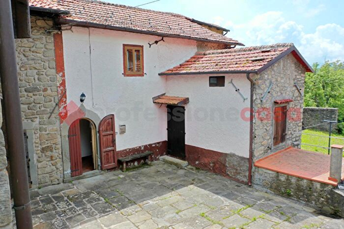 Casa con 6 locali in vendita in Via della Fossa, Sillano Giuncugnano