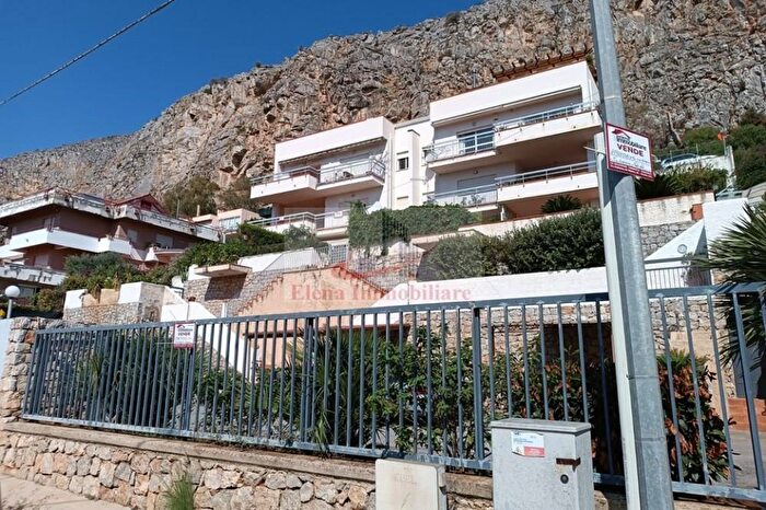 Appartamento con 6 locali in vendita in Alcamo