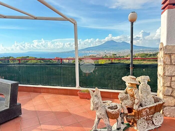 Appartamento trilocale in vendita in Via Nuova Eremitaggio, Castellammare Di Stabia