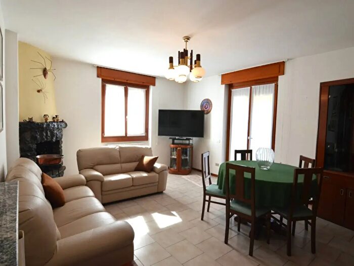 Appartamento trilocale in vendita in Via Corte di Giustizia, Dervio