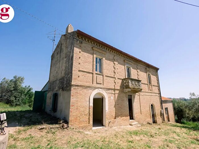 Casa con 5 locali in vendita in Via Codalfa Snc, Vasto