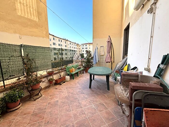 Appartamento trilocale in vendita in Via Ottavio Rinuccini, Firenze