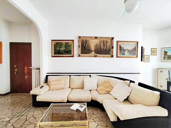 Appartamento trilocale in affitto in Via Passo Rolle, Quartiere Feltre, Milano