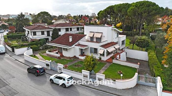 Casa con 6 locali in vendita in Via Venezia, Pontedera