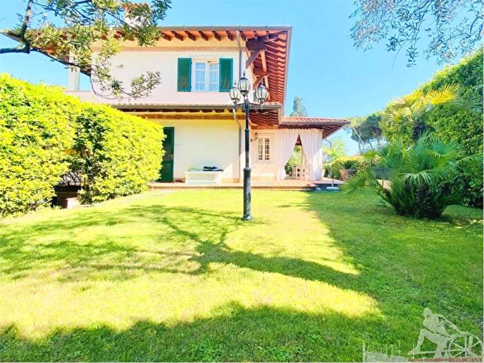 Casa con 6 locali in affitto in Centro, Forte dei Marmi