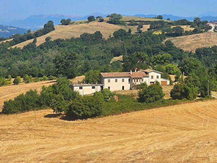 Casa con 11 locali in vendita in Morano Osteria, Gualdo Tadino