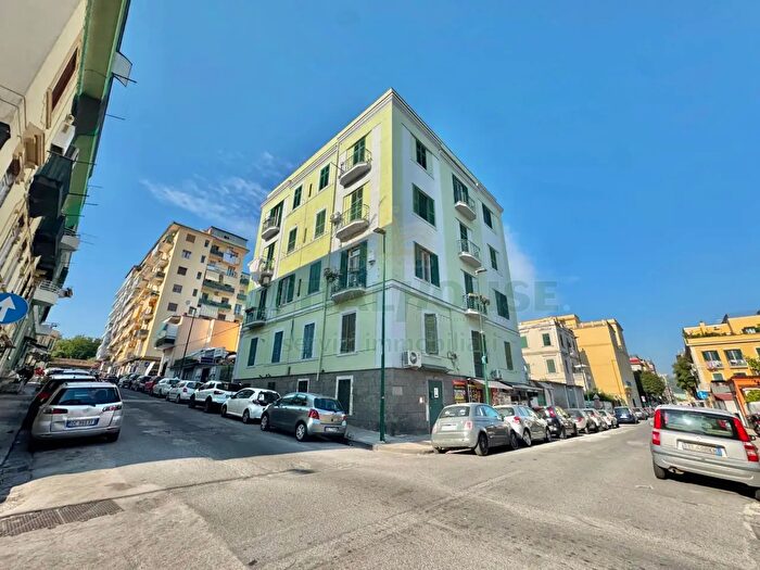 Appartamento bilocale in affitto in Via Silio Italico, Napoli