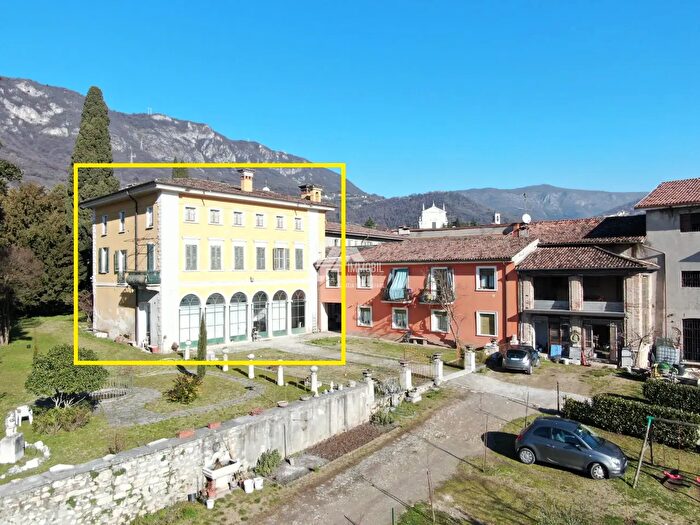 Casa con 20 locali in vendita in Via Carini, Botticino