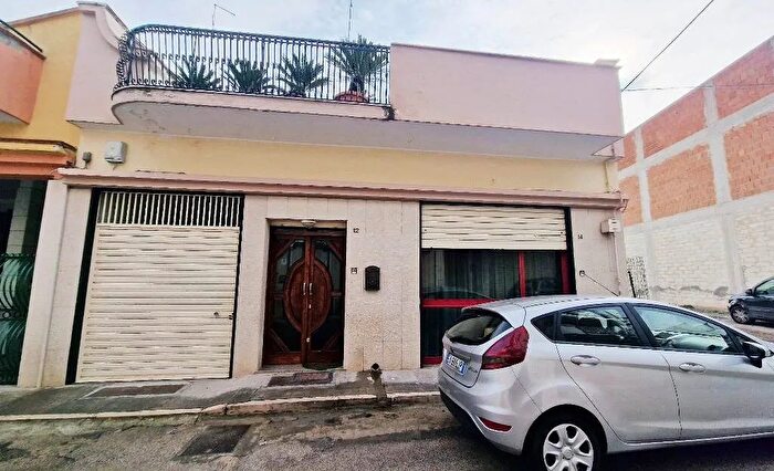 Casa quadrilocale in vendita in Via Gioia del Colle Andria Andria Zona Camaggio Croci San Vito, Andria